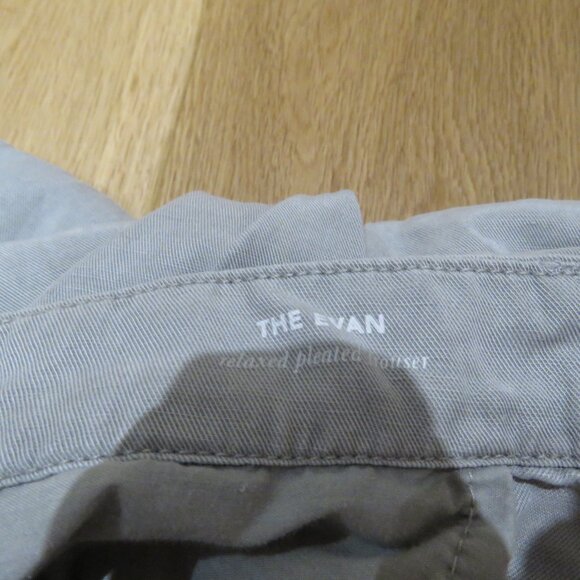 AG ADRIANO GOLDSCHMIED The Evan Relaxed Pleated Trousers Linen Blend Neutral - Picture 12 of 13